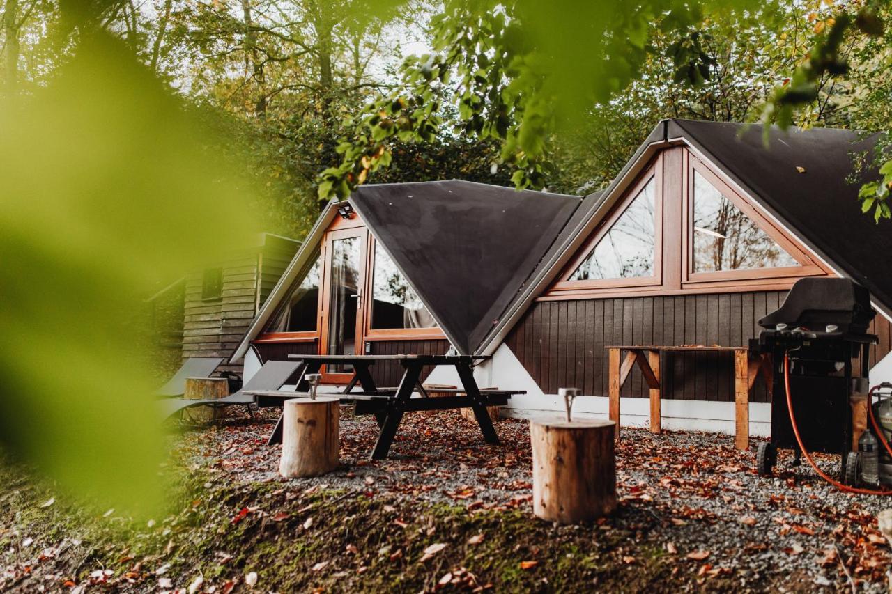 Chalet Tropical Avec Bain A Bulles - In The Woods Gesves Kültér fotó