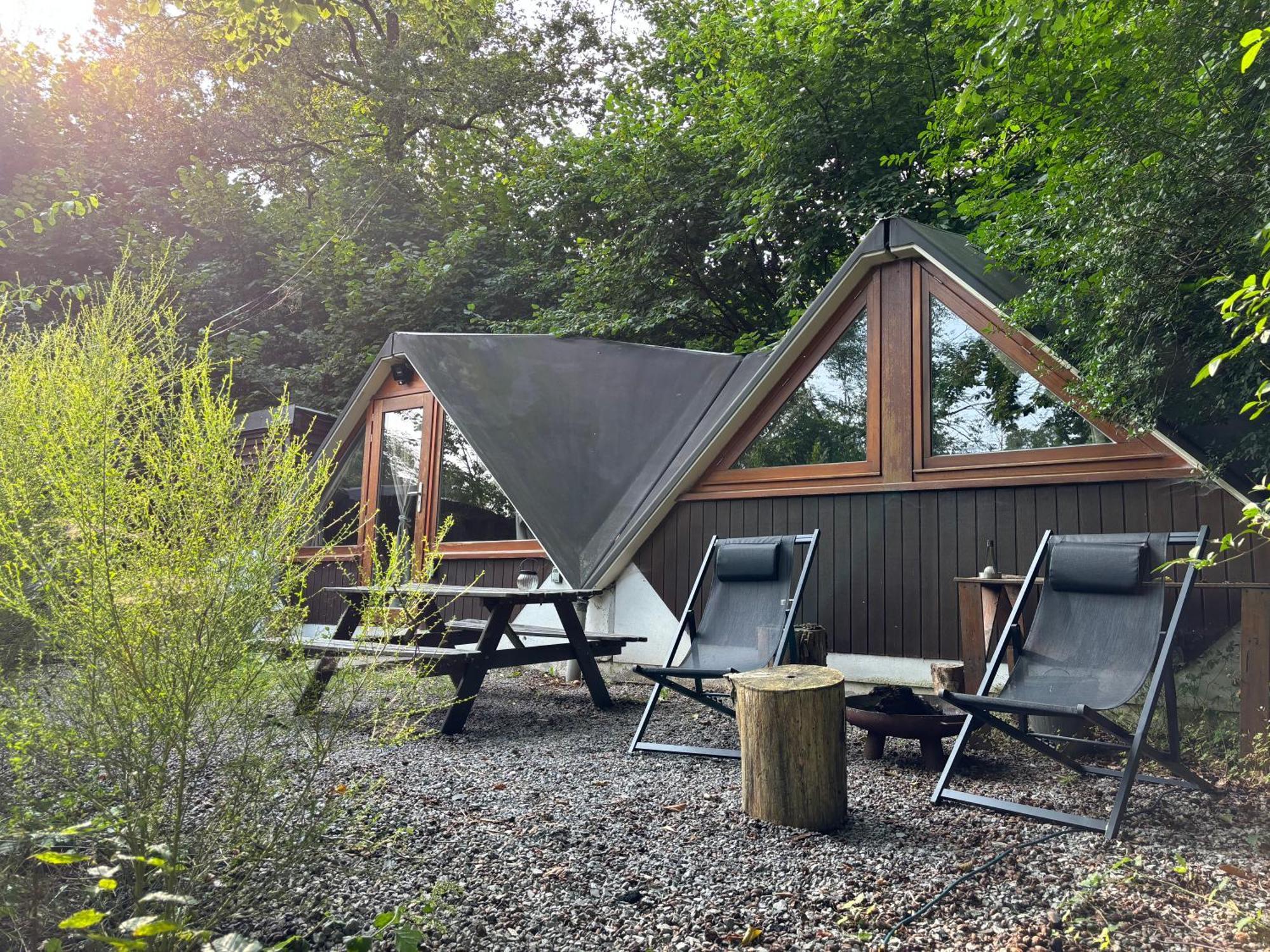 Chalet Tropical Avec Bain A Bulles - In The Woods Gesves Kültér fotó